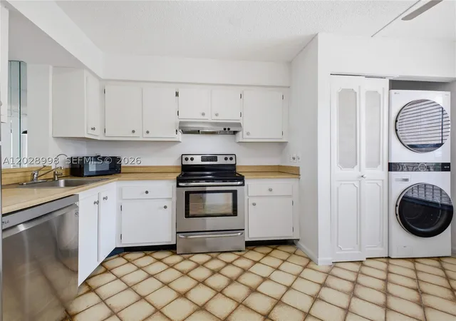 Photo 4 of Condo for sale at 14623 Bonaire Blvd #405, Delray Beach, FL 33446 | MLS# A12028998 | Listing updated on 2026-10-01