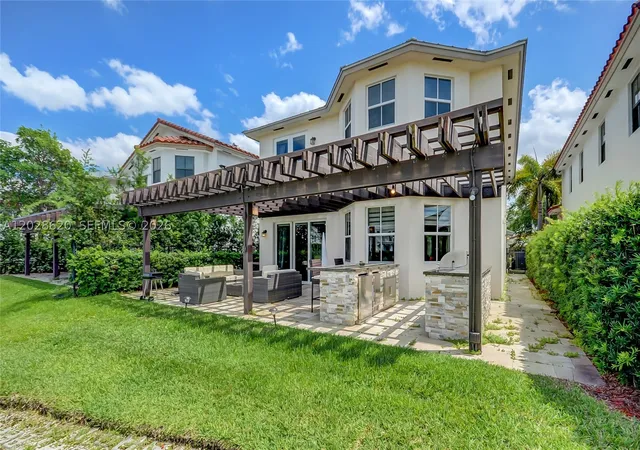 Photo 2 of Single family home for sale at 10555 Nw 69th Ter, Doral, FL 33178 | MLS# A12028620 | Listing updated on 2026-09-07