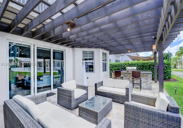 Photo 3 of Single family home for sale at 10555 Nw 69th Ter, Doral, FL 33178 | MLS# A12028620 | Listing updated on 2026-09-07