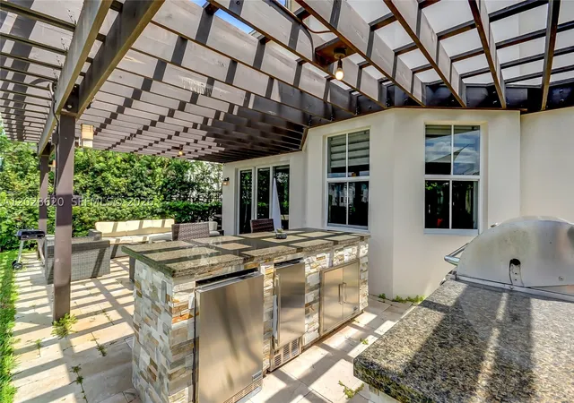 Photo 4 of Single family home for sale at 10555 Nw 69Th Ter, Doral, FL 33178 | MLS# A12028620 | Listing updated on 2026-10-01