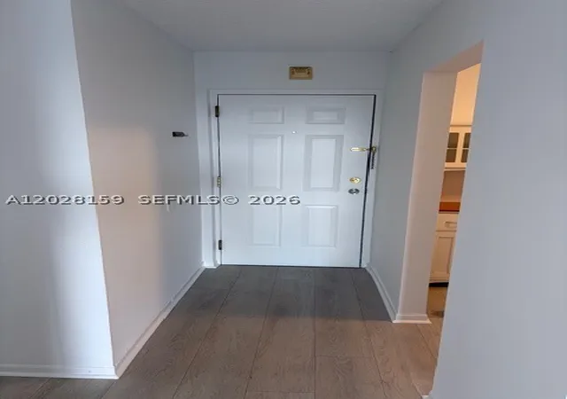 Listing Photo 4 - Condo for sale in building located at 9460 Fontainebleau Blvd, Miami, FL 33172 - Unit #529