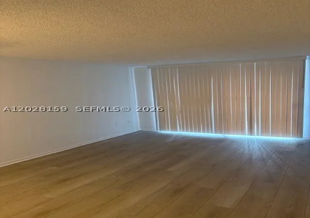 Listing Photo 5 - Condo for sale in building located at 9460 Fontainebleau Blvd, Miami, FL 33172 - Unit #529