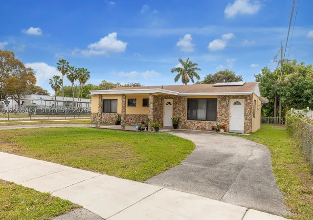 Photo 3 of Single family home for sale at 6200 Sw 18Th St, Pompano Beach, FL 33068 | MLS# A12029404 | Listing updated on 2026-09-10