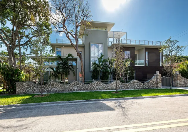 Photo 1 of Single family home for sale at 2100 S Miami Ave, Miami, FL 33129 | MLS# A12029320 | Listing updated on 2026-09-12