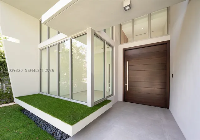 Photo 4 of Single family home for sale at 2100 S Miami Ave, Miami, FL 33129 | MLS# A12029320 | Listing updated on 2026-09-12