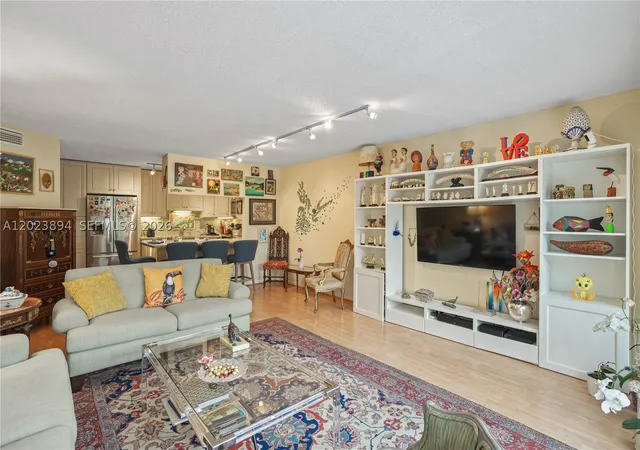 Listing Photo 2 - Condo for sale in building located at 21300 San Simeon Wy, Miami, FL 33179 - Unit #N5
