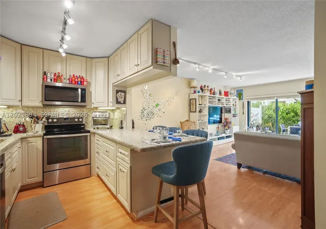 Listing Photo 4 - Condo for sale in building located at 21300 San Simeon Wy, Miami, FL 33179 - Unit #N5