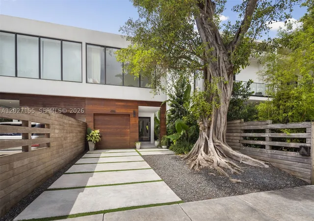 Photo 1 of Townhouse for sale at 2986 Coconut Ave, Coconut Grove, FL 33133 | MLS# A12027155 | Listing updated on 2026-09-12