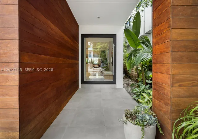 Photo 3 of Townhouse for sale at 2986 Coconut Ave, Coconut Grove, FL 33133 | MLS# A12027155 | Listing updated on 2026-09-12