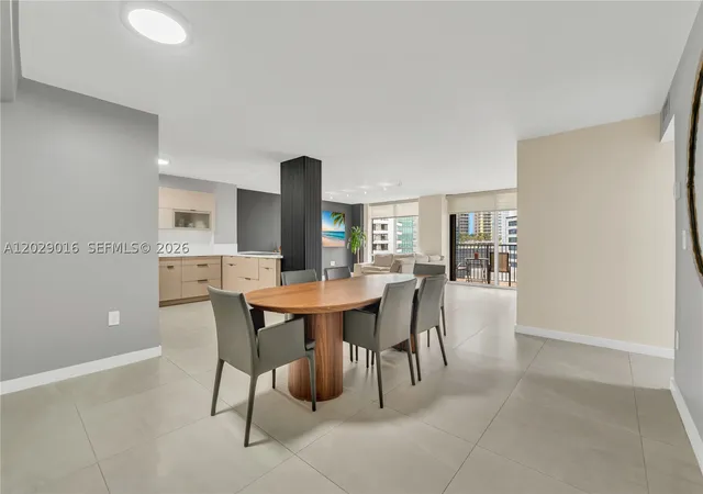 Listing Photo 5 - Condo for sale in Costa Bella Condominium located at 1450 Brickell Bay Dr, Miami, FL 33131 - Unit #1815