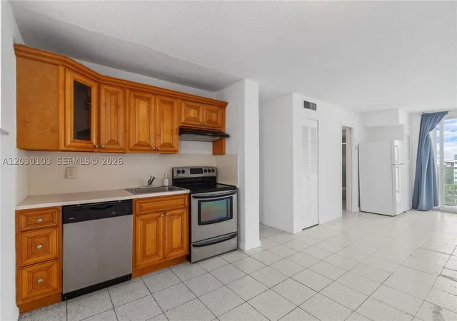 Listing Photo 4 - Condo for sale in building located at 1750 James Ave, Miami, FL 33139 - Unit #9C