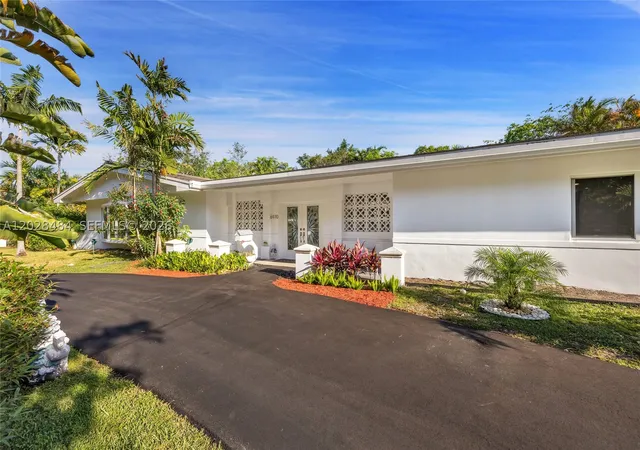 Photo 3 of Single family home for sale at 6970 Sw 124th St, Pinecrest, FL 33156 | MLS# A12028484 | Listing updated on 2026-10-04
