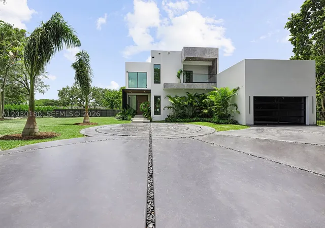 Photo 3 of Mansion for sale at 9530 Sw 95th Ct, Miami, FL 33176 | MLS# A12030180 | Listing updated on 2026-09-03