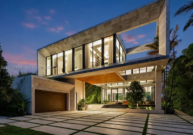 Photo 1 of Mansion for sale at 360 S Hibiscus Dr, Miami Beach, FL 33139 | MLS# A12030398 | Listing updated on 2026-10-01