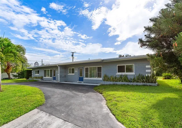 Multi family home for sale at 204 Nw 1St St, Boynton Beach, FL 33435 | MLS# A12030785