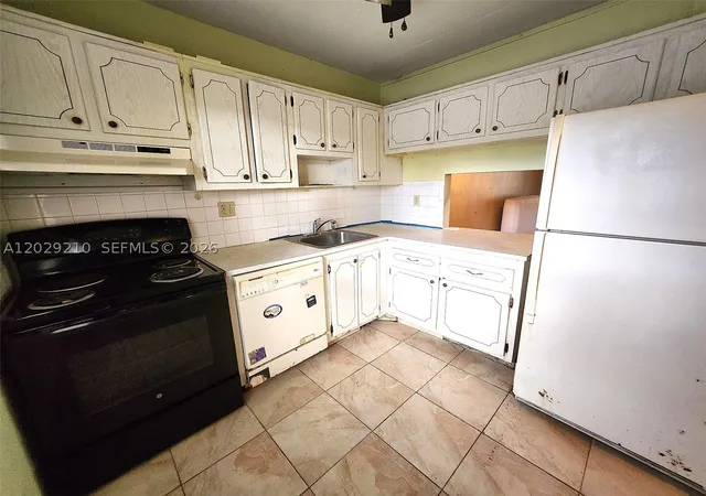 Photo 3 of Condo for sale at 7787 Golf Circle Dr #109, Margate, FL 33063 | MLS# A12029210 | Listing updated on 2026-10-07