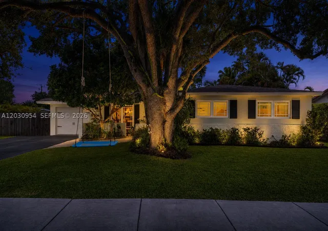 Photo 1 of Sale Pending at 10421 Sw 107th St, Miami, FL 33176 | MLS# A12030954 | Listing updated on 2026-09-10