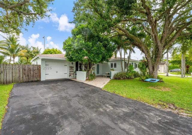 Photo 2 of Sale Pending at 10421 Sw 107th St, Miami, FL 33176 | MLS# A12030954 | Listing updated on 2026-09-10