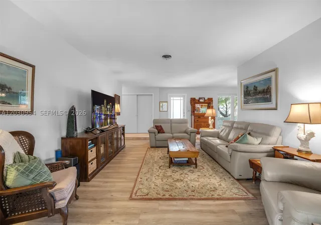 Photo 3 of Sale Pending at 10421 Sw 107th St, Miami, FL 33176 | MLS# A12030954 | Listing updated on 2026-09-10