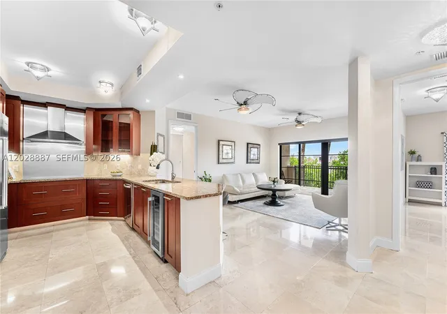 Listing Photo 4 - Condo for sale in building located at 2501 N Ocean Blvd, Fort Lauderdale, FL 33062 - Unit #452
