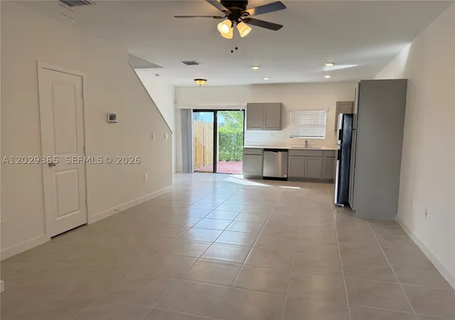 Photo 3 of Townhouse for sale at 540 Ne 1st Dr, Florida City, FL 33034 | MLS# A12029365 | Listing updated on 2026-09-02