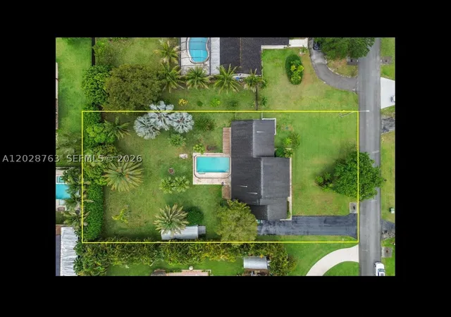 Photo 2 of Single family home for sale at 1571 Nw 20th St, Homestead, FL 33030 | MLS# A12028763 | Listing updated on 2026-08-26