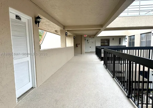 Listing Photo 3 - Condo for sale in Summertree Village located at 601 Ives Dairy Rd, Miami, FL 33179 - Unit #401-8