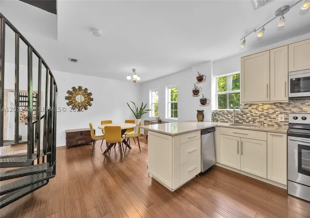Photo 3 of Condo for sale at 2850 Coconut Ave #15, Miami, FL 33133 | MLS# A12031747 | Listing updated on 2026-09-09