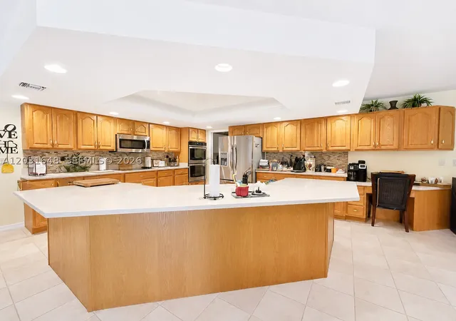 Photo 3 of Single family home for sale at 1401 W 56th Sq, Vero Beach, FL 32966 | MLS# A12031648 | Listing updated on 2026-10-05