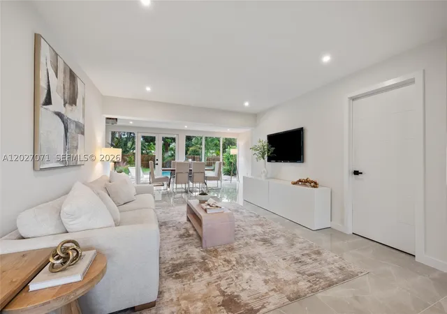 Photo 2 of Single family home for sale at 4024 Monroe St, Hollywood, FL 33021 | MLS# A12027071 | Listing updated on 2026-09-27