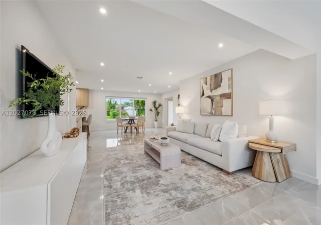 Photo 3 of Single family home for sale at 4024 Monroe St, Hollywood, FL 33021 | MLS# A12027071 | Listing updated on 2026-09-27