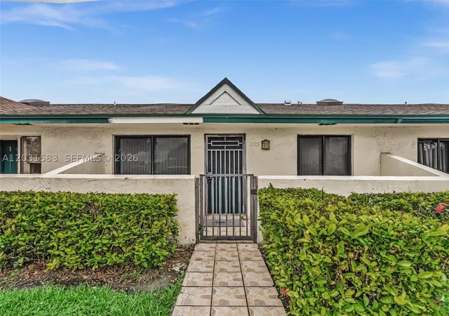 Listing Photo 2 - Condo for sale at Sunset Condor Ph I, Unit 205 10828 Sw 72Nd St, Sunset Condor Ph I, Miami, FL 33173 | Built Year: 1981-1988