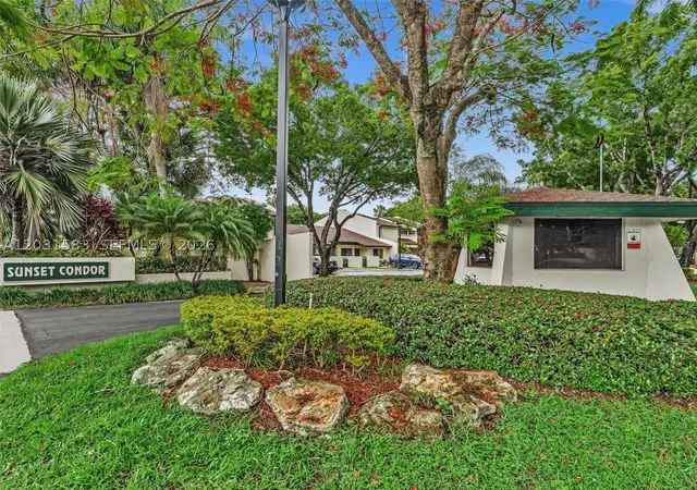 Listing Photo 3 - Condo for sale at Sunset Condor Ph I, Unit 205 10828 Sw 72Nd St, Sunset Condor Ph I, Miami, FL 33173 | Built Year: 1981-1988