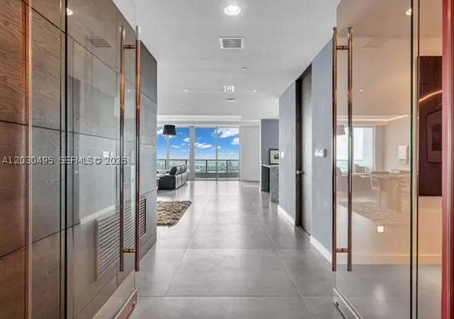 Photo 4 of Condo for sale at 900 Biscayne Blvd #PH6205, Miami, FL 33132 | MLS# A12030495 | Listing updated on 2026-09-18