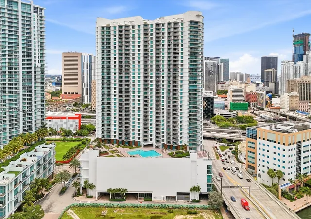 Photo 3 of Condo for sale at 350 S Miami Ave #3912, Miami, FL 33130 | MLS# A12031672 | Listing updated on 2026-10-05