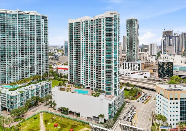Photo 4 of Condo for sale at 350 S Miami Ave #3912, Miami, FL 33130 | MLS# A12031672 | Listing updated on 2026-10-05