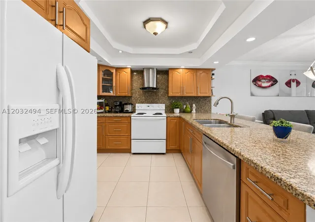 Photo 4 of Condo for sale at 5701 Collins Ave #1711, Miami Beach, FL 33140 | MLS# A12032494 | Listing updated on 2026-09-08