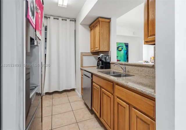 Photo 3 of Condo for sale at 4242 Nw 2Nd St #1001, Miami, FL 33126 | MLS# A12032493 | Listing updated on 2026-09-23