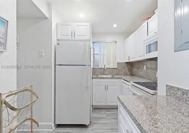Photo 3 of Condo for sale at 210 Fontainebleau Blvd #402, Miami, FL 33172 | MLS# A12026706 | Listing updated on 2026-09-08