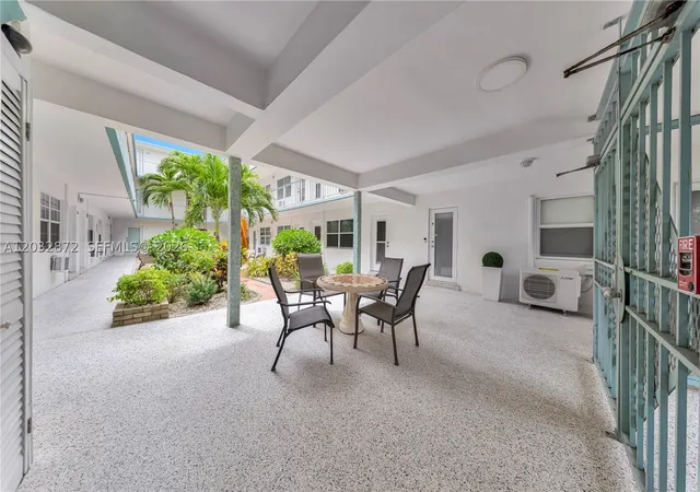 Listing Photo 5 - Condo for sale in building located at 260 Ocean Dr, Miami Beach, FL 33139 - Unit #12A