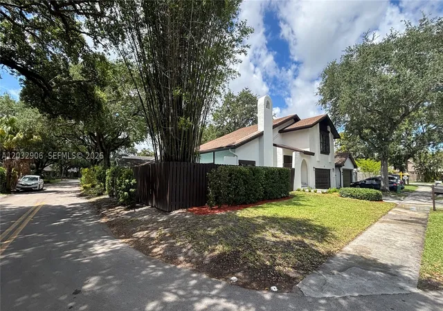 Photo 17 of Single family home for sale at 49 Forest Cir, Cooper City, FL 33026 | MLS# A12032906 | Listing updated on 2026-10-01
