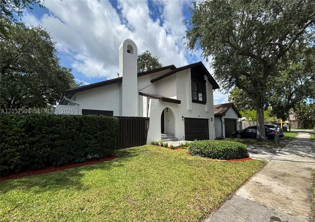 Photo 2 of Single family home for sale at 49 Forest Cir, Cooper City, FL 33026 | MLS# A12032906 | Listing updated on 2026-10-01