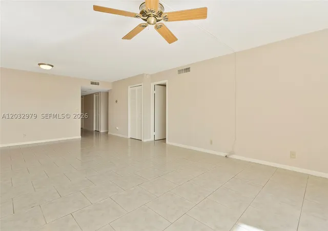 Listing Photo 4 - Condo for sale in building located at 300 Racquet Clb Rd, Weston, FL 33326 - Unit #104