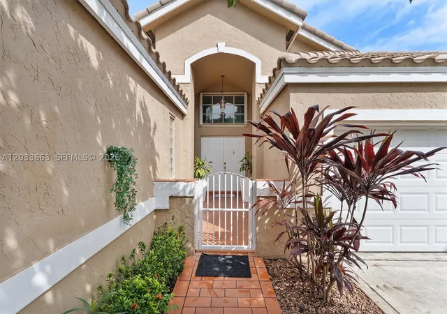 Photo 4 of Single family home for sale at 2013 Island Cir, Weston, FL 33326 | MLS# A12033663 | Listing updated on 2026-09-12