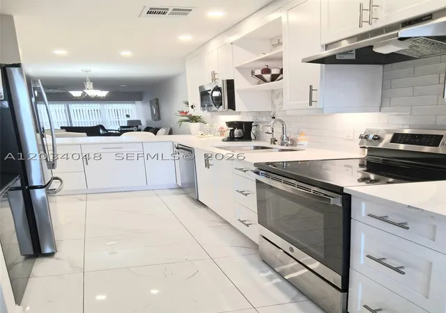 Photo 4 of Condo for sale at 1150 Boxwood Dr #101, Delray Beach, FL 33445 | MLS# A12034048 | Listing updated on 2026-08-26