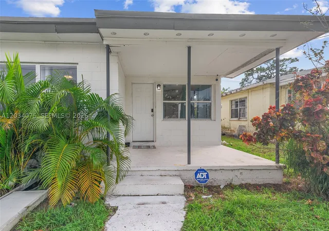 Photo 1 of Single family home for sale at 1408 N 23rd St, Fort Pierce, FL 34950 | MLS# A12034075 | Listing updated on 2026-09-19