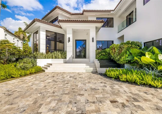 Photo 3 of Mansion for sale at 199 Caoba Ct, Coral Gables, FL 33143 | MLS# A12032572 | Listing updated on 2026-09-01