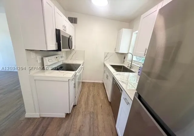 Photo 3 of Single family home for sale at 530 Mentone Rd, Lake Worth, FL 33462 | MLS# A12034294 | Listing updated on 2026-09-07