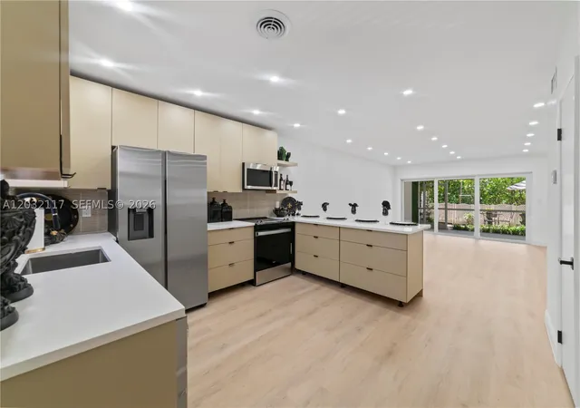Photo 2 of Condo for sale at 4812 Ne 23rd Ave #3, Fort Lauderdale, FL 33308 | MLS# A12032117 | Listing updated on 2026-08-31
