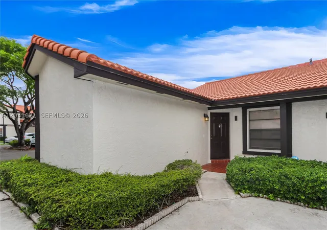 Photo 3 of Condo for sale at 15240 Sw 45th Ter #54-H, Miami, FL 33185 | MLS# A12031621 | Listing updated on 2026-09-22